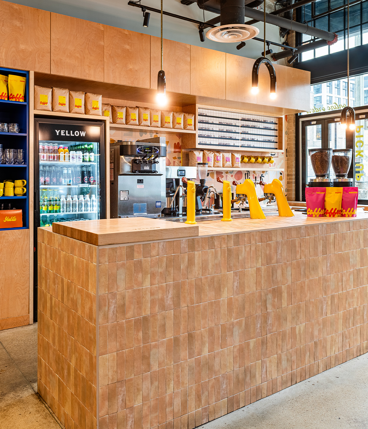 Poly_YellowCoffee_Interior